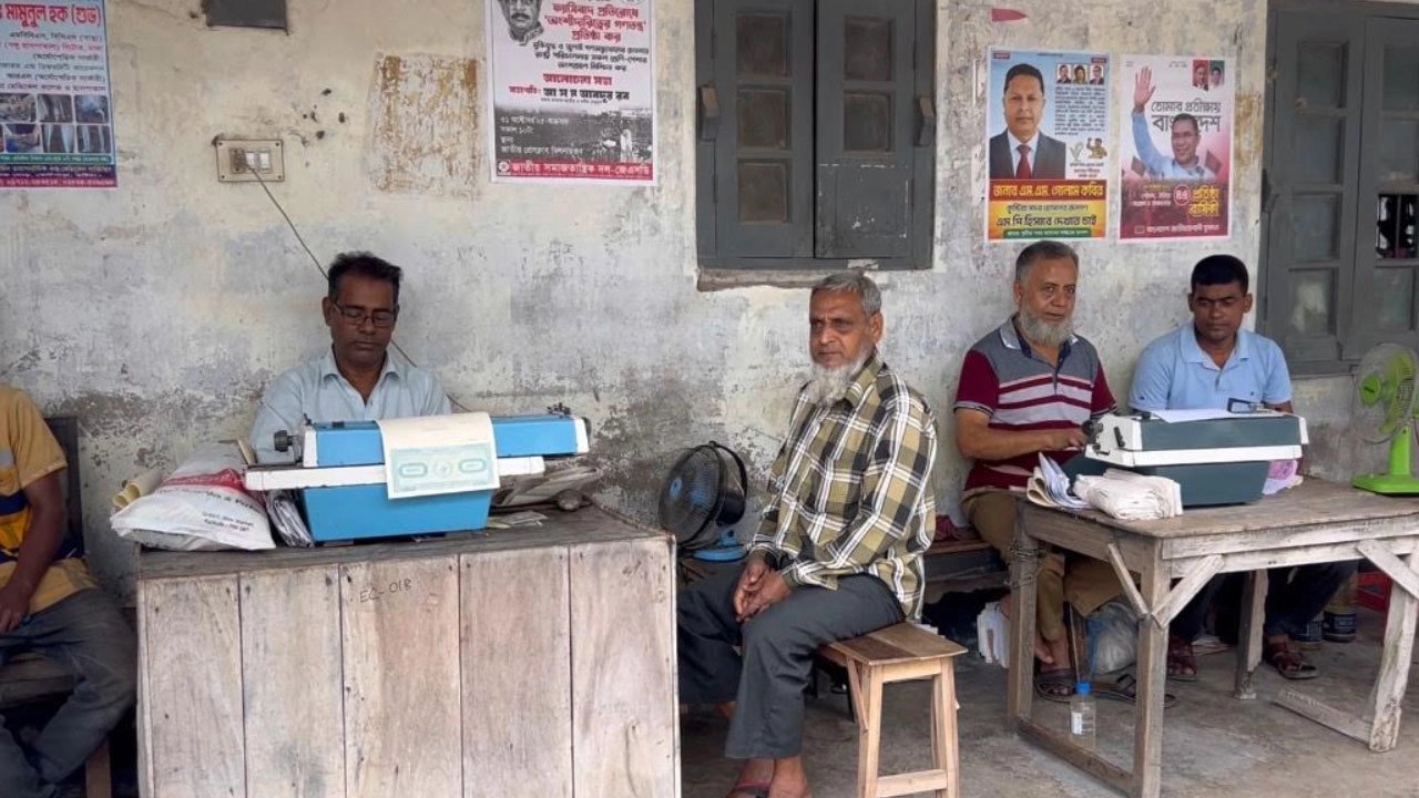 বিলুপ্তির পথে ঐতিহ্যবাহী টাইপ রাইটার মেশিন