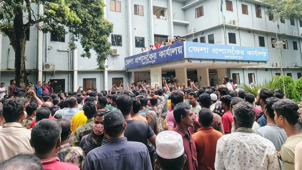 জামালপুরে অটোরিকশা ধর্মঘট স্থগিত, প্রশাসনের আশ্বাসে শহরে শান্তি ফিরল