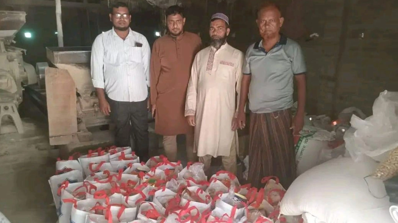 চাঁপাইনবাবগঞ্জে মহাডাঙ্গায় বৃষ্টিপাত ক্ষতিগ্রস্ত  ৪০ পরিবারকে মানবিক সহায়তা