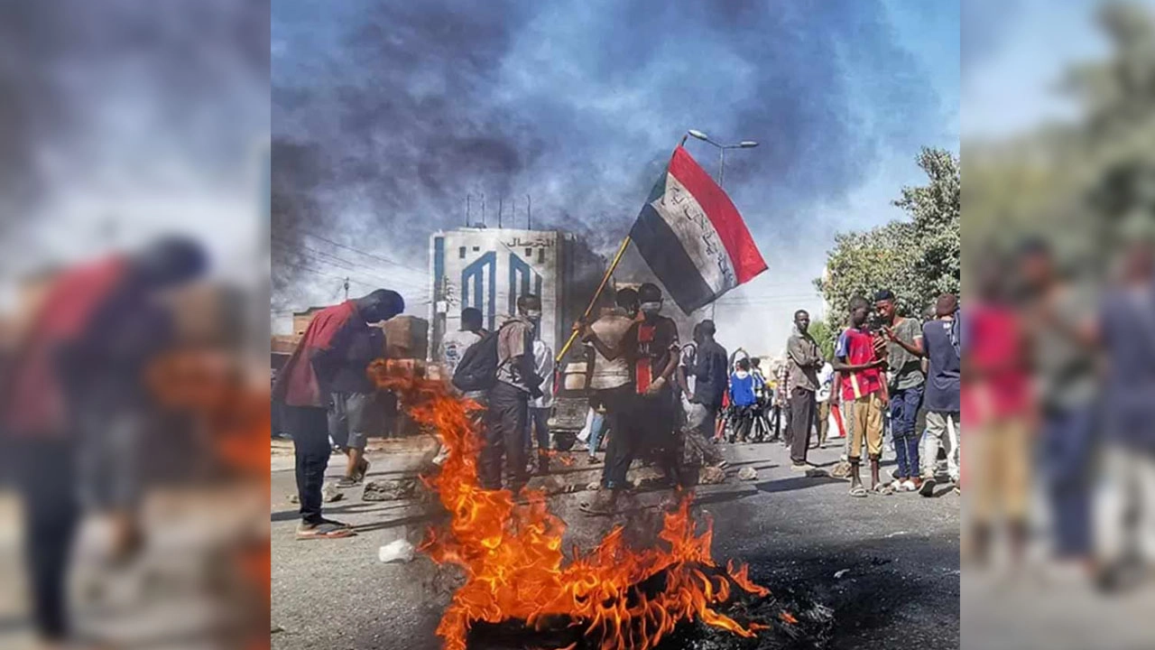 লোহিত সাগর তীরবর্তী উত্তর-পূর্ব আফ্রিকার দেশ সুদান।