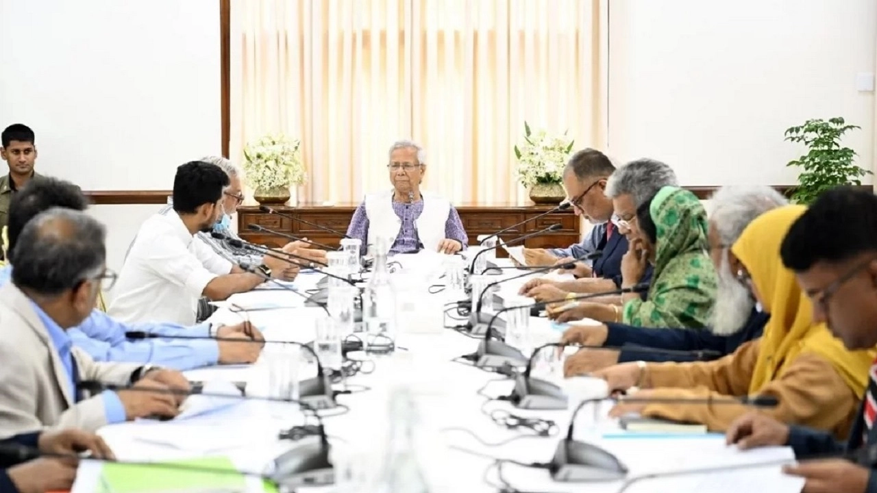 জুলাই জাতীয় সনদ বাস্তবায়নে গণভোট বিষয়ে আলোচনা করতে বৈঠকে বসেছে উপদেষ্টা পরিষদ। ছবি: সংগৃহীত