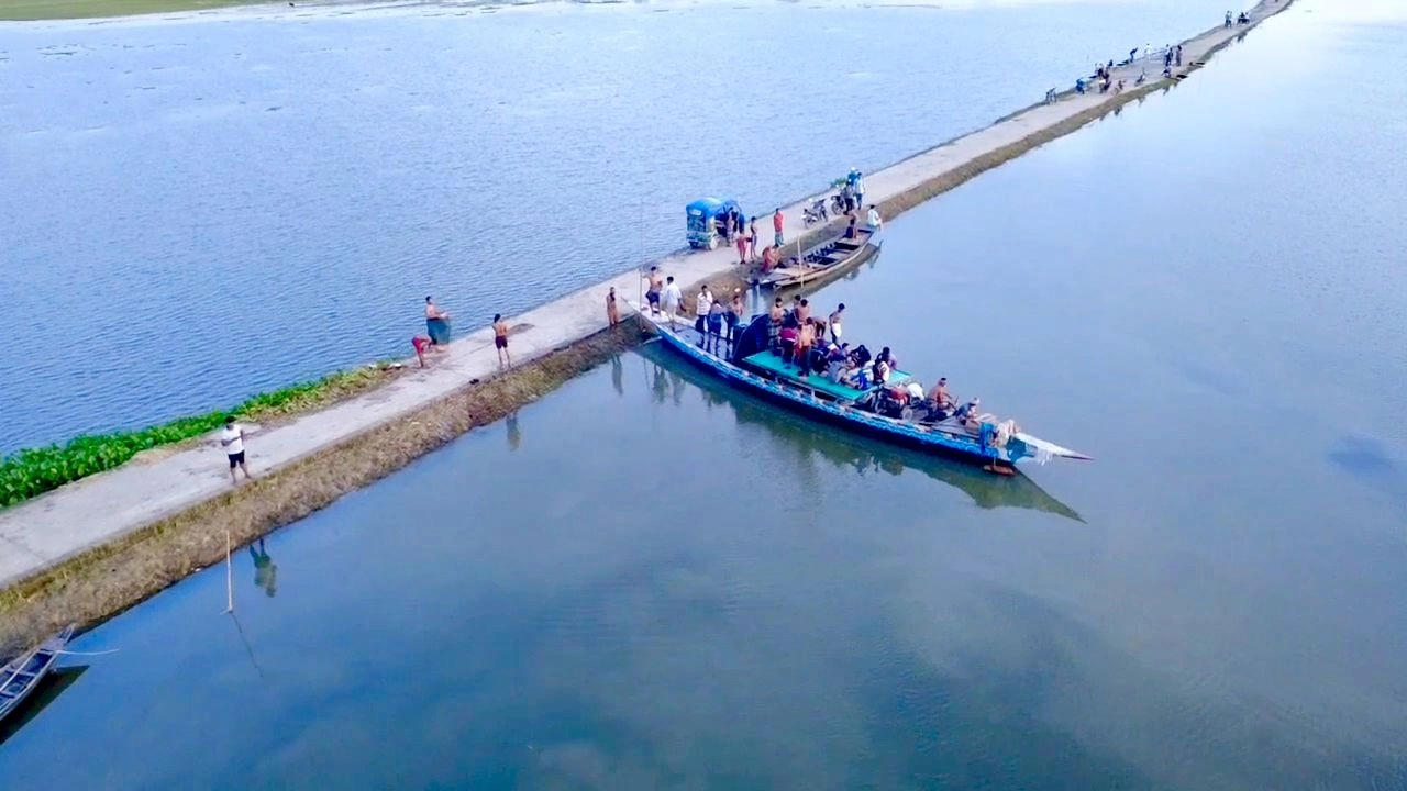 মনোমুগ্ধকর রৌমারি বিল