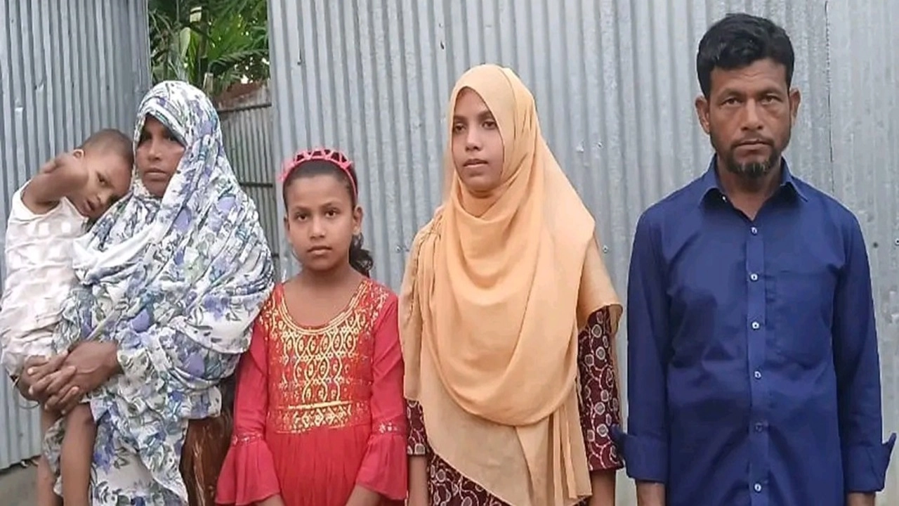 বাবা মায়ের সঙ্গে মীম