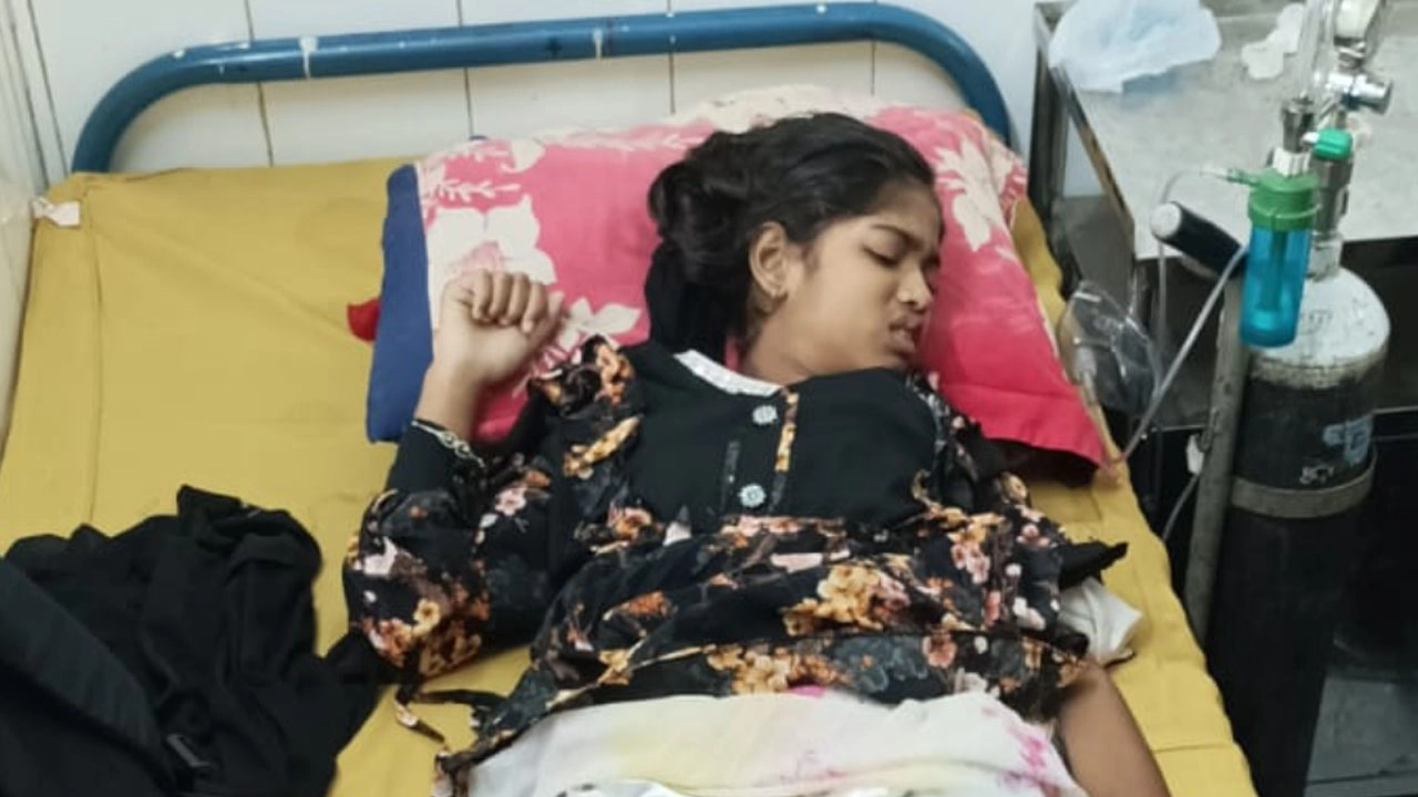 আলমডাঙ্গা লাটাহাম্বার সাথে মোটরসাইকেলের সংঘর্ষে এক ব্যক্তি নিহত ও এক শিশুসহ  দুইজন আহত।