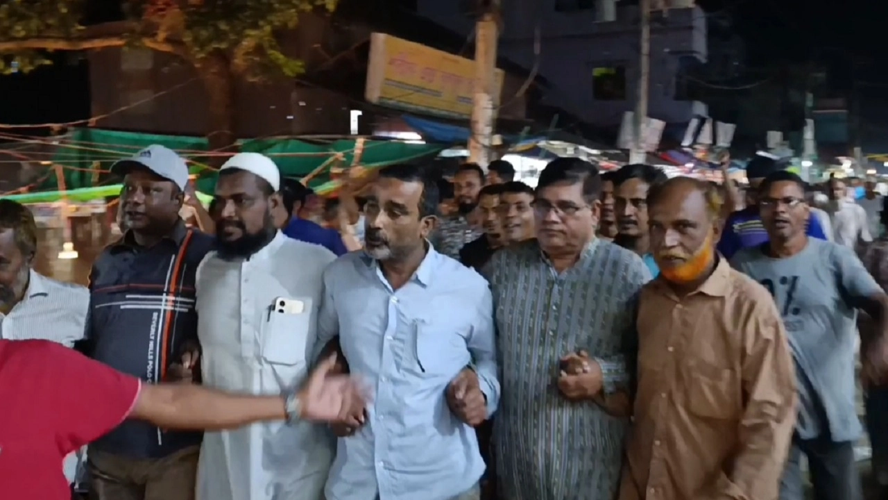 নেতাকর্মীদের আনন্দ মিছিল