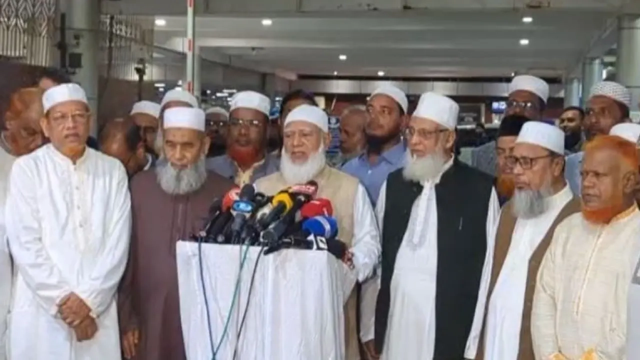 জামায়াত আমিরকে অভ্যর্থনা জানাতে বিমানবন্দরের উপস্থিত নেতাকর্মীরা