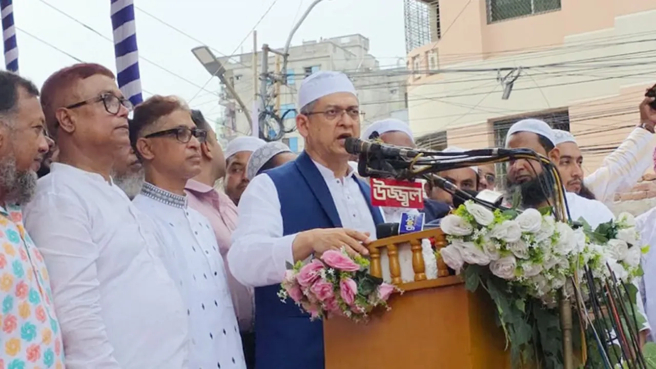 ইসলামী সমাবেশে বক্তব্য দিচ্ছেন বিএনপির স্থায়ী কমিটির সদস্য সালাহউদ্দিন আহমদ-ফাইল ছবি