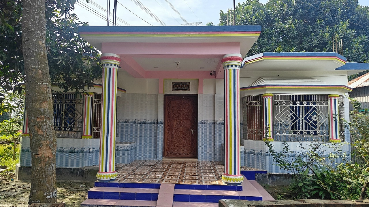 প্রবাসীর বাড়ি। ছবি: এনপিবি