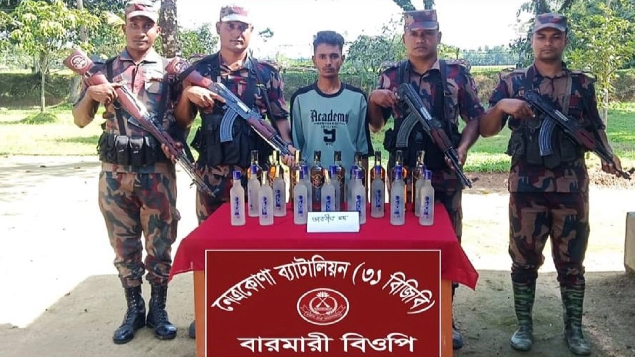 ভারতীয় মদসহ আটক যুবক