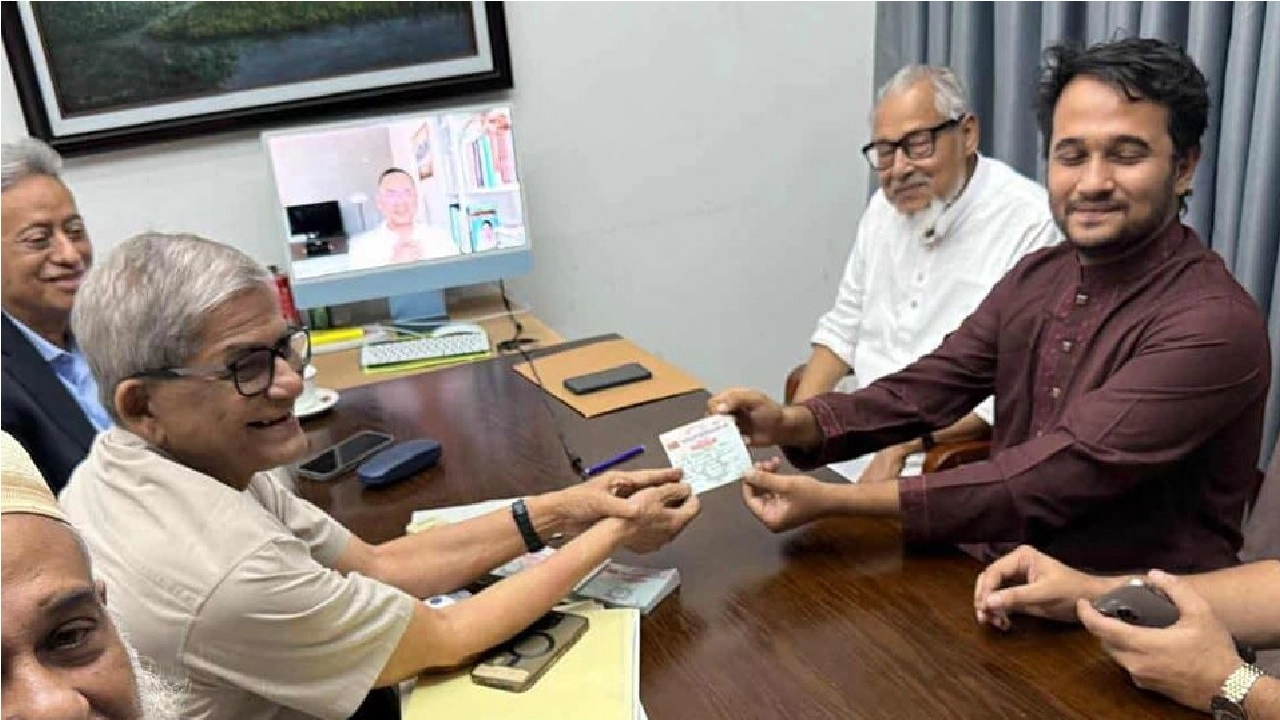 বিএনপির সদস্যপদ সংগ্রহ করলেন মুগ্ধর ভাই স্নিগ্ধ