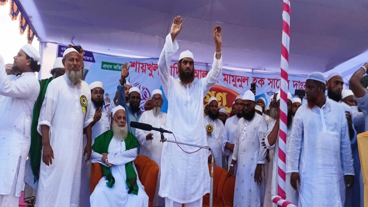 খেলাফত মজলিসের আমীর শাইখুল হাদীস আল্লামা মামুনুল হক।