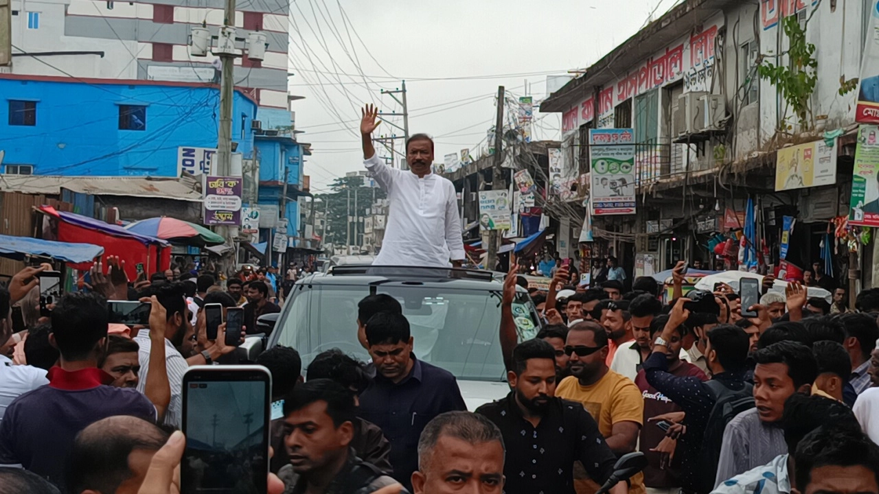 লাকসামে বিএনপির নেতা আবুল কালামের গণসংযোগ শুরু। ছবি: এনপিবি