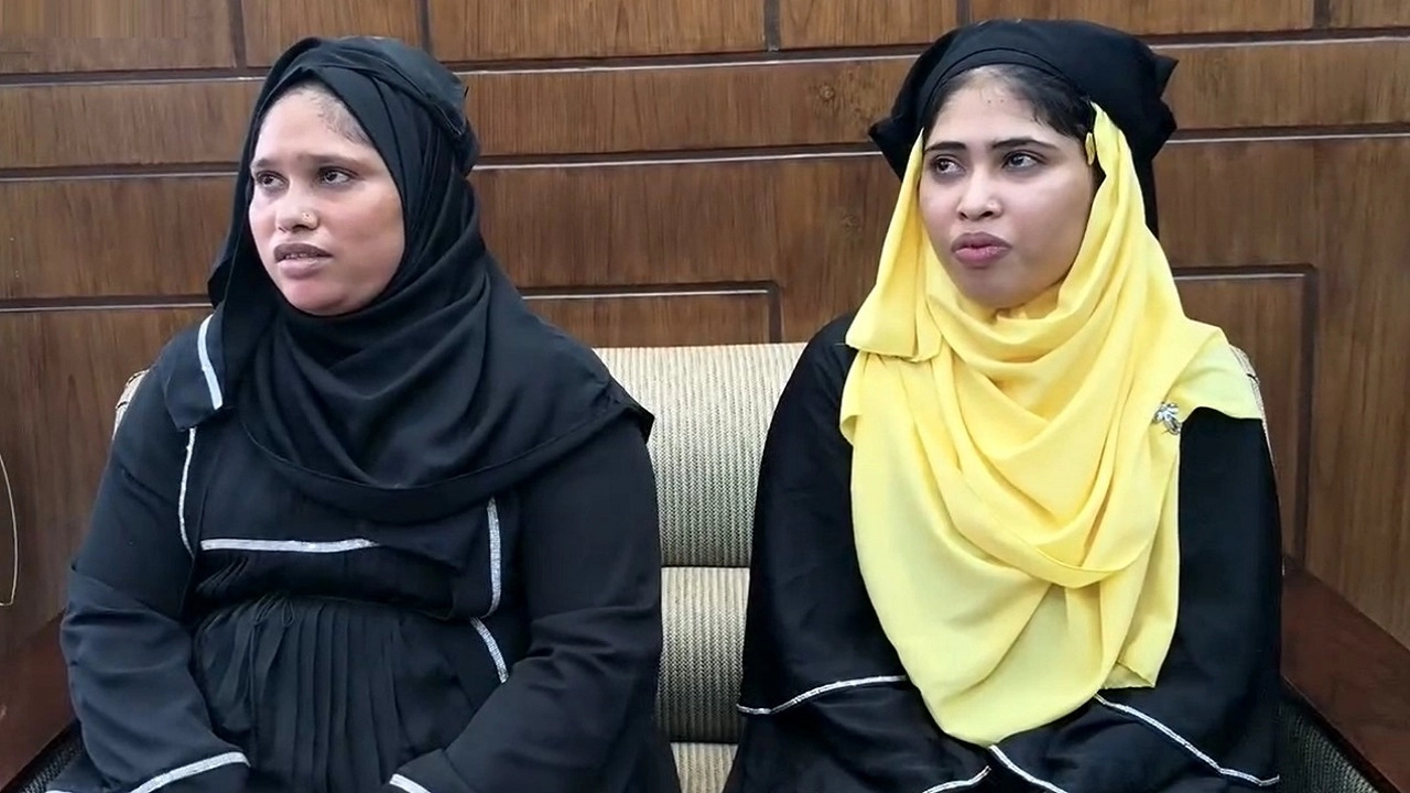 রোহিঙ্গা নারী জুহুরা বেগম (৩৫) ও সুবাইয়া (১৮)