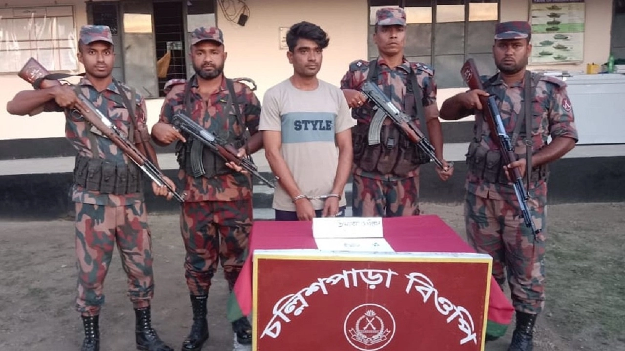 কুষ্টিয়া সীমান্তে চোরাই পণ্য জব্দ করেছে বর্ডার গার্ড বাংলাদেশ (বিজিবি)