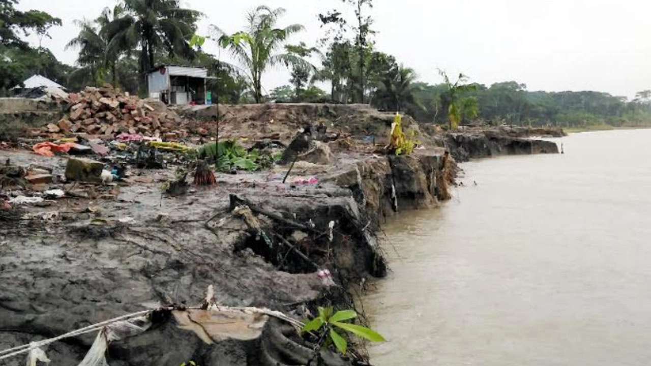 বরিশালের ৩৮ নদীর অর্ধেক ভাঙন ঝুঁকিতে