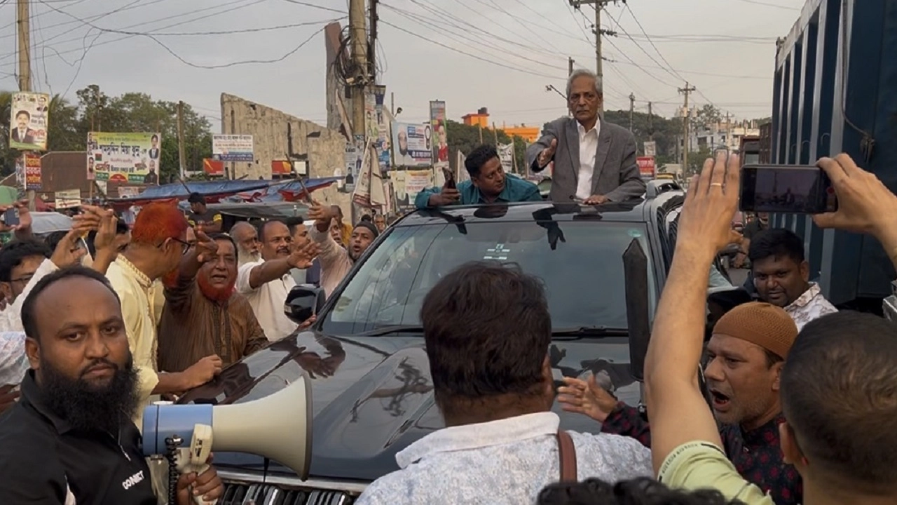 নিতাই রায় চৌধুরীর গাড়ি আটকে বিক্ষোভ