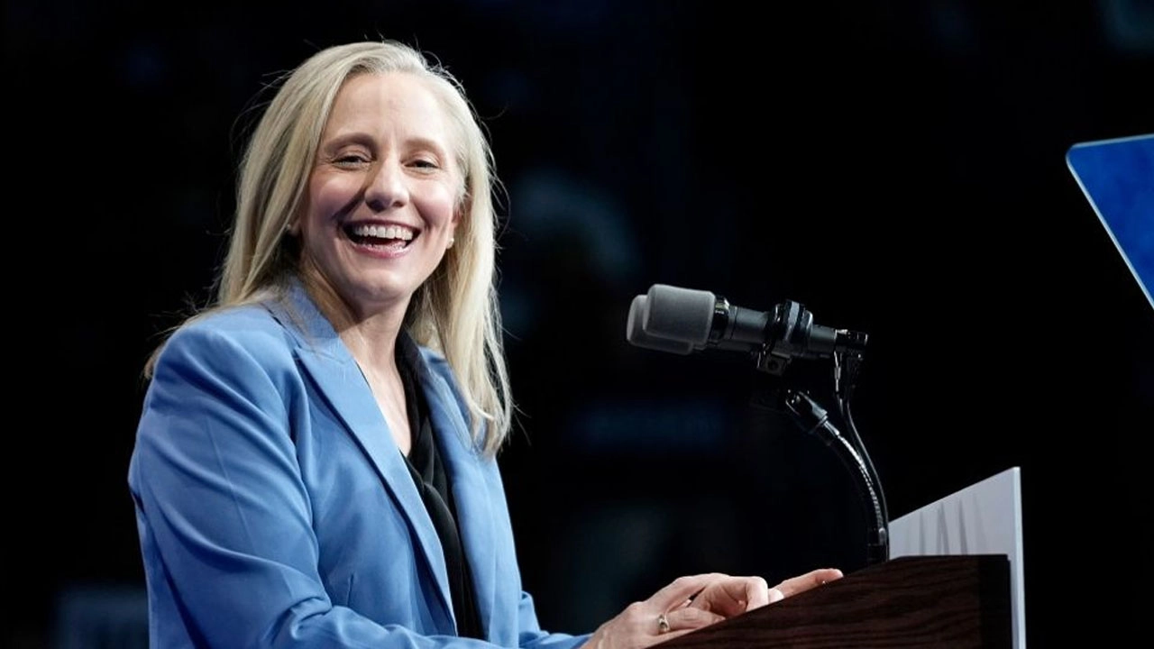 ভার্জিনিয়ার গভর্নর অ্যাবিগেইল স্প্যানবার্গার