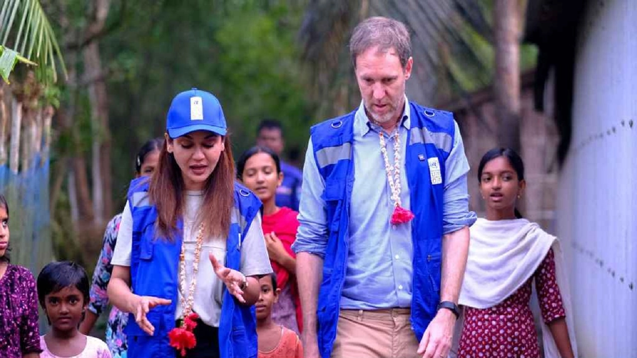 অভিনেত্রী জয়া আহসান, এবং ইউএনডিপি বাংলাদেশের আবাসিক প্রতিনিধি স্টেফান লিলার।