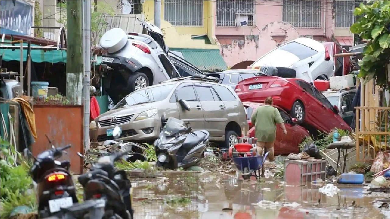 ফিলিপাইনে ‘কালমেগি’র তাণ্ডব