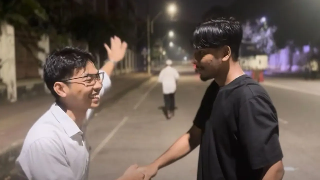 মিম ভিডিওতে সর্ব মিত্র ও অন্য আরেক শিক্ষার্থী