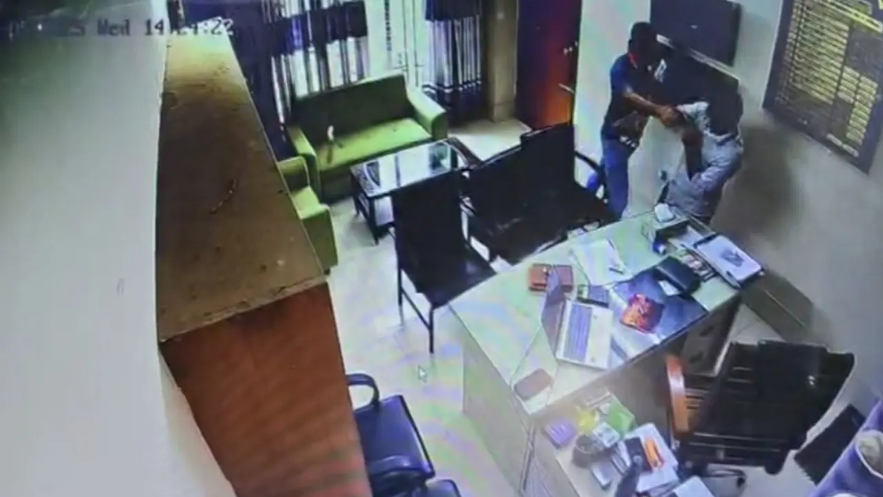 লাল বৃত্তে ছাত্রদলের সদস্য সচিব রাহাত হাসান কাইয়ুম