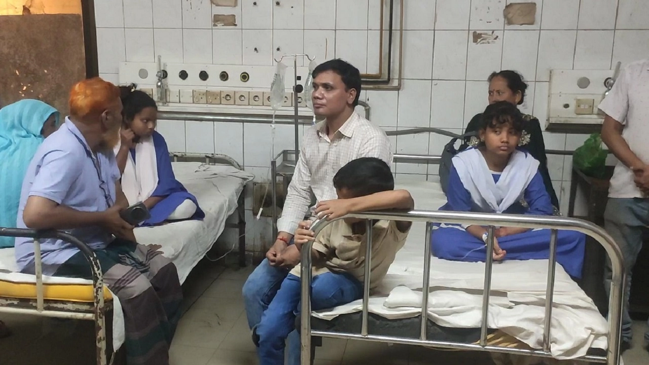 খাদ্যে বিষক্রিয়ায় শিক্ষার্থীরা অসুস্থ