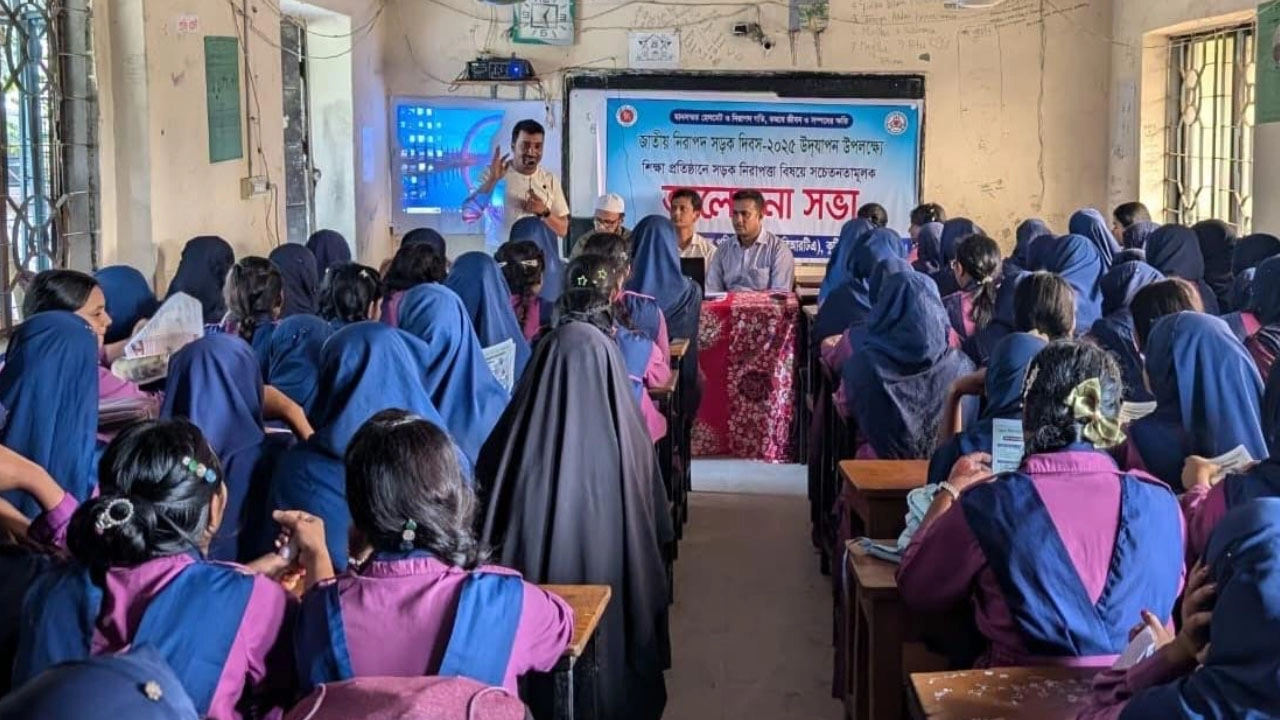 কুষ্টিয়ায় নিরাপদ সড়ক দিবস উপলক্ষে আলোচনা সভা