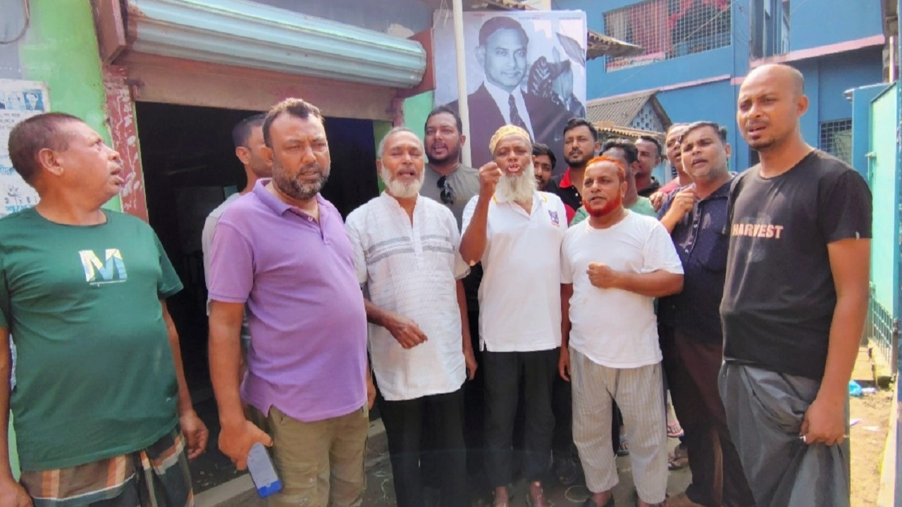 পাংশা উপজেলা বিএনপি'র পতাকা উত্তোলন 