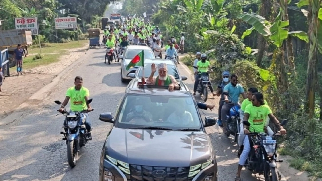 রায়পুরে দাড়িপাল্লার পক্ষের শোভাযাত্রা