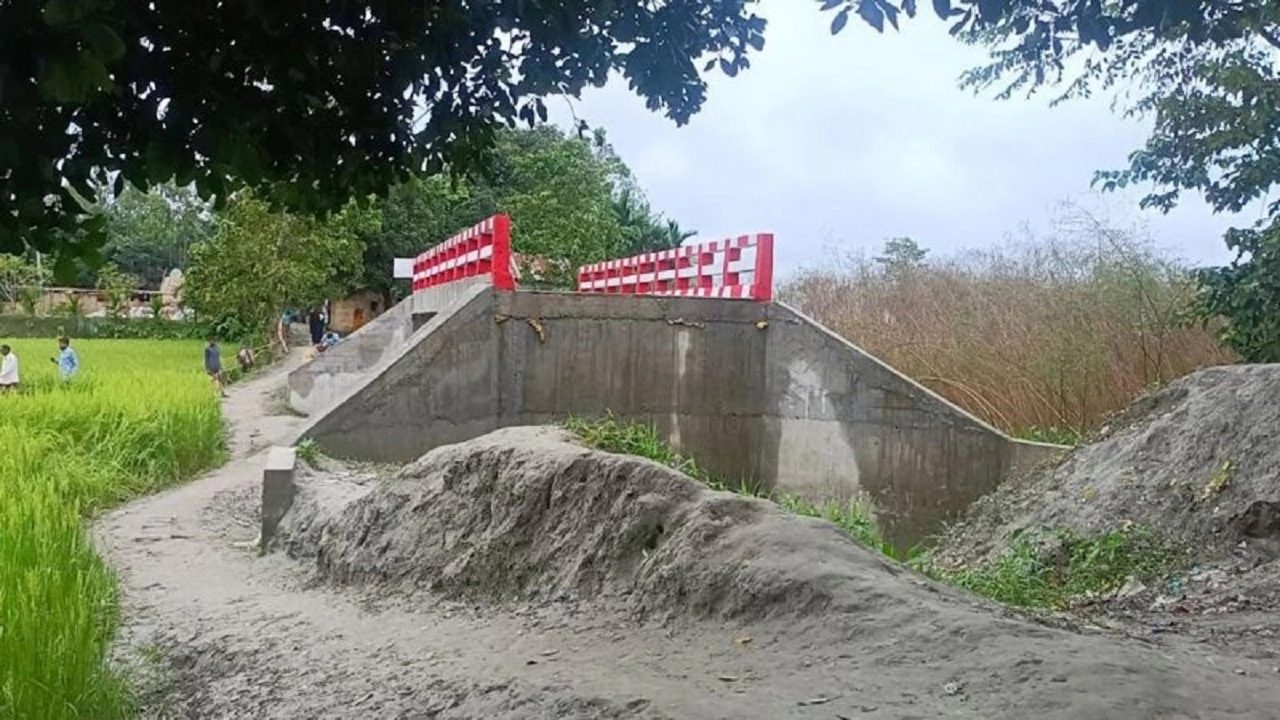 অর্ধকোটি টাকায় নির্মিত সেতু