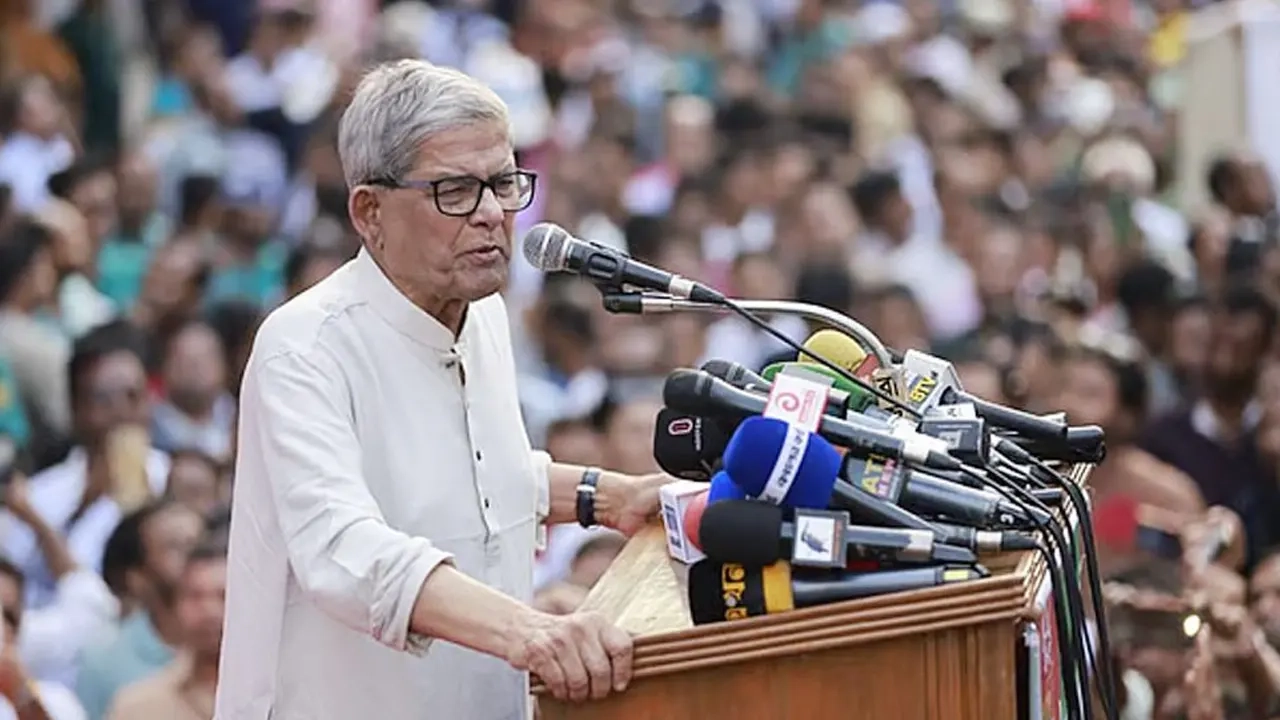 ঐতিহাসিক জাতীয় বিপ্লব ও সংহতি দিবস উপলক্ষে আয়োজিত র্যালিপূর্ব সংক্ষিপ্ত সমাবেশে উদ্বোধনী বক্তব্য দিচ্ছেন মির্জা ফখরুল। ছবি: সংগৃহীত