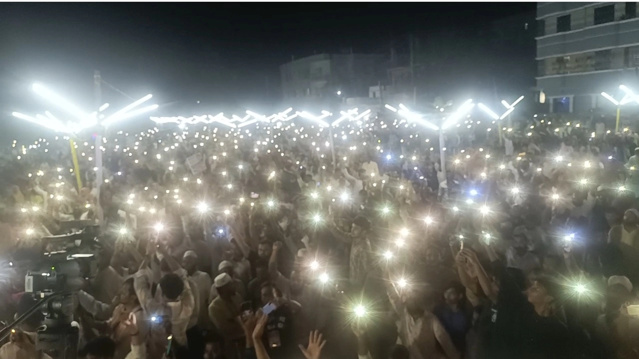 জনতার স্লোগানে, শ্লোগানে মুখরিত পুরো হাতির মাঠ