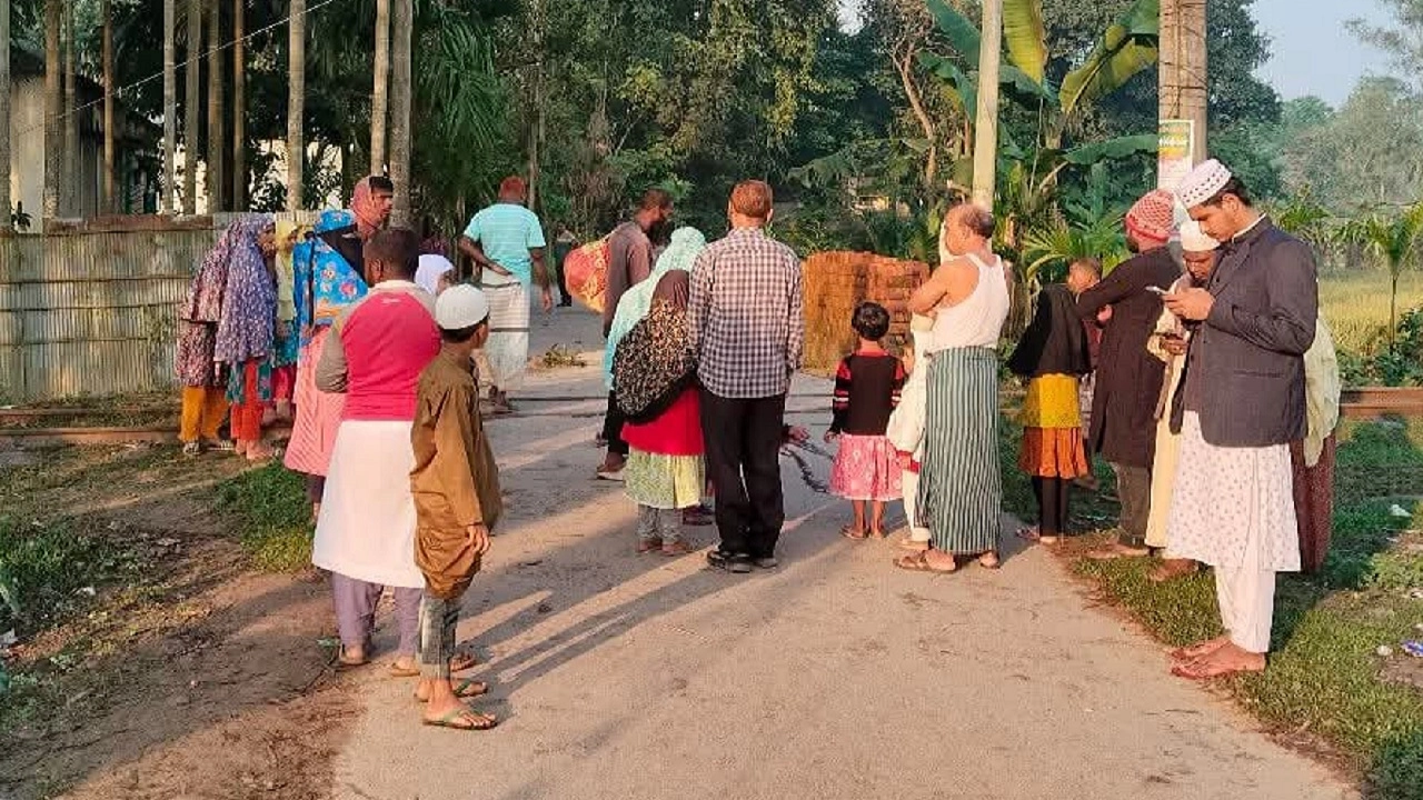 হাতীবান্ধায় ট্রেনের ধাক্কায় এক জমিরন বেগম (৫৫) নারীর মৃত্যু হয়েছে।