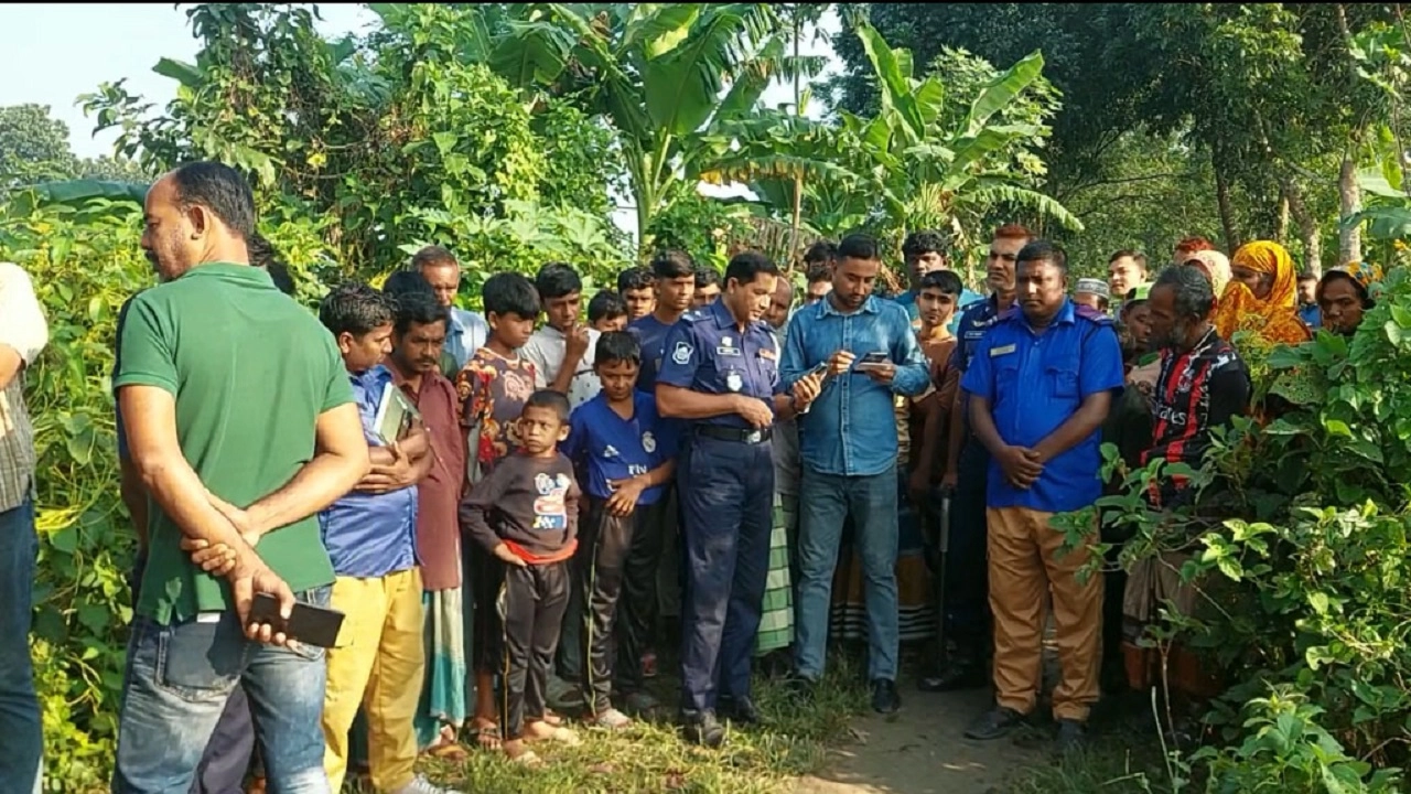 কালীগঞ্জে মাঠ থেকে অজ্ঞাত (৫৫) এক নারীর লাশ উদ্ধার করেছে পুলিশ।