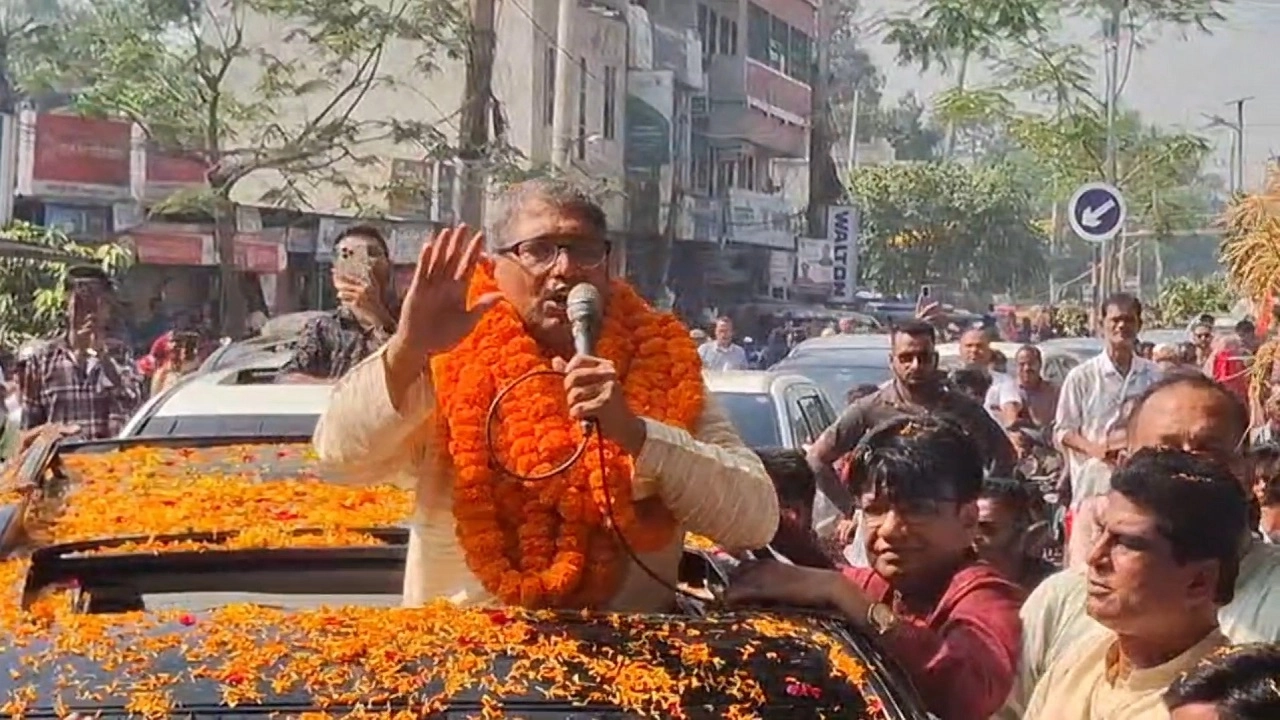 মনোনয়ন পাওয়ার পর টাঙ্গাইলে গাড়ি বহর নিয়ে বিএনপি নেতা আহমেদ আযম খানের শোডাউন