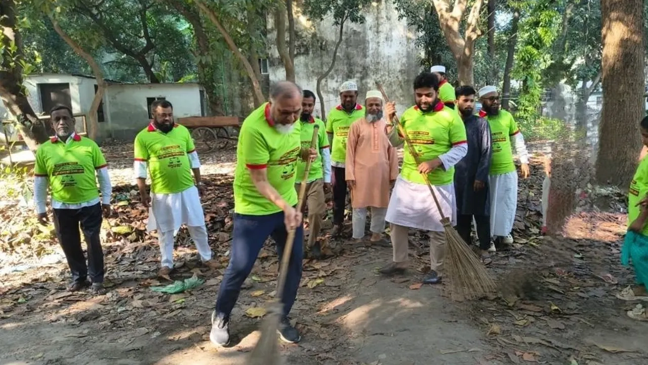 রাজধানীর গণভবন এলাকায় পরিষ্কার-পরিচ্ছন্নতা ও মশা নিধন অভিযান উদ্বোধন করেছে বাংলাদেশ জামায়াতে ইসলামী।