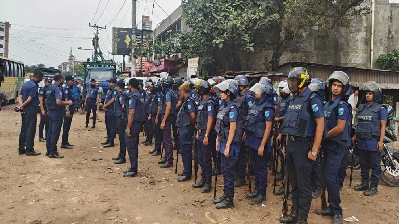 আইনশৃঙ্খলা পরিস্থিতি নিয়ন্ত্রণে রাখতে অতিরিক্ত পুলিশ