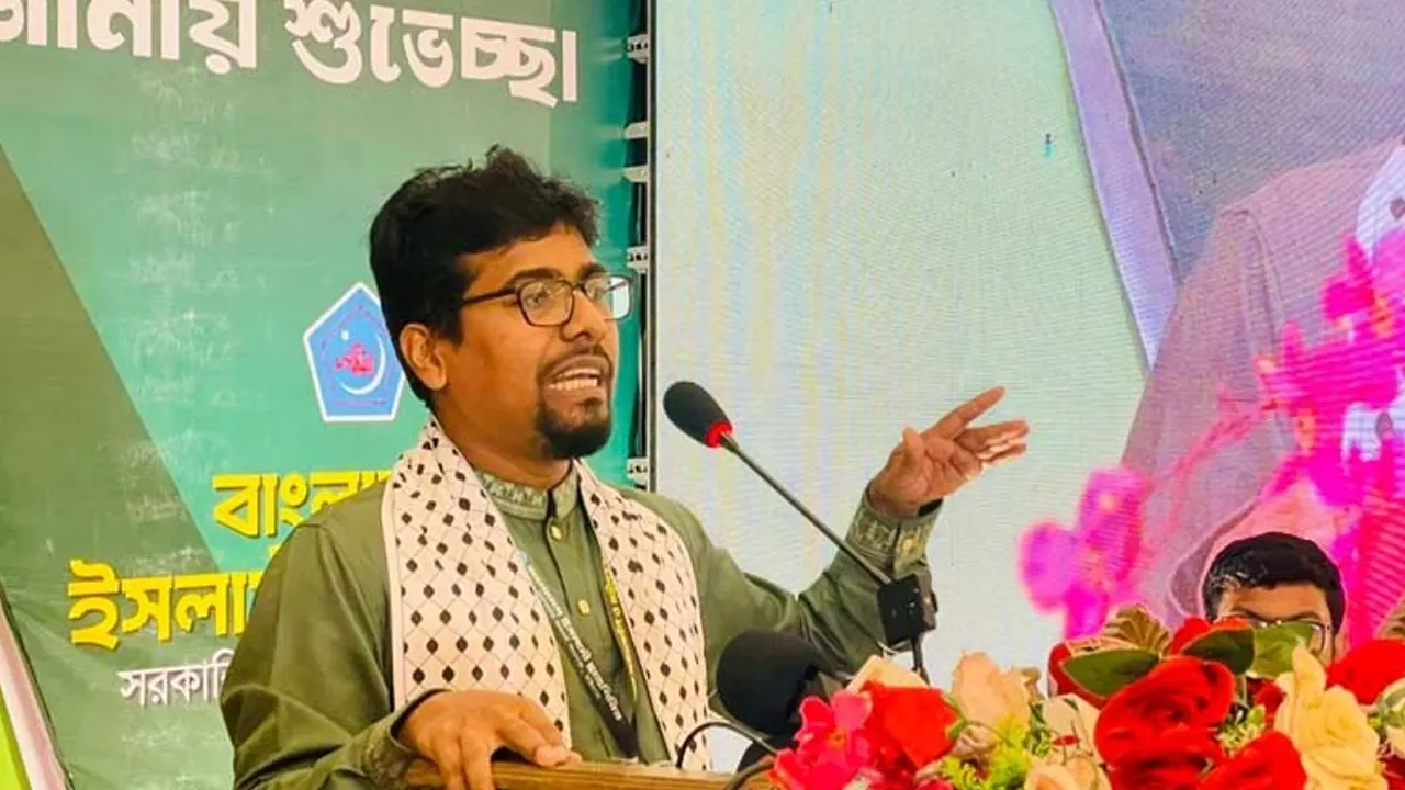 বক্তব্য রাখছেন ইসলামী ছাত্রশিবিরের কেন্দ্রীয় সেক্রেটারি জেনারেল সাদ্দাম হোসেন