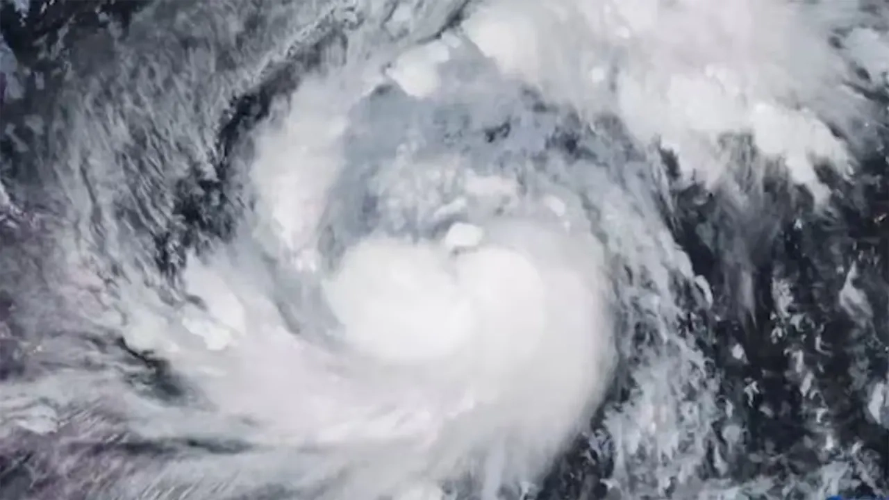 ফিলিপিন্সের বিভিন্ন অঞ্চলে ঘূর্ণিঝড় সতর্কতা জারি করা হয়েছে