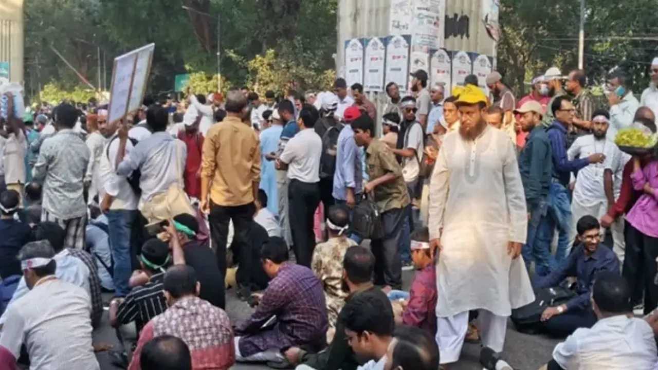 আন্দোলনরত শিক্ষকদের একাংশ-ফাইল ছবি