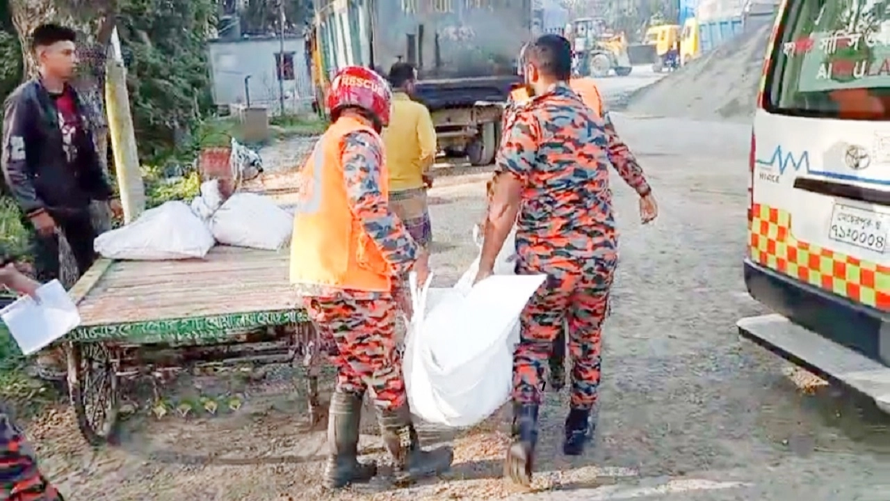বাসের ধাক্কায় শরিফুল ইসলাম নামের এক ব্যক্তি নিহত