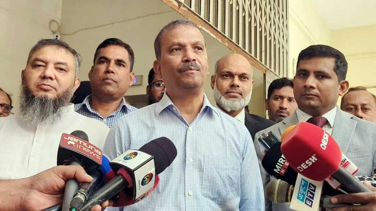 আইন, বিচার ও সংসদবিষয়ক উপদেষ্টা আসিফ নজরুল