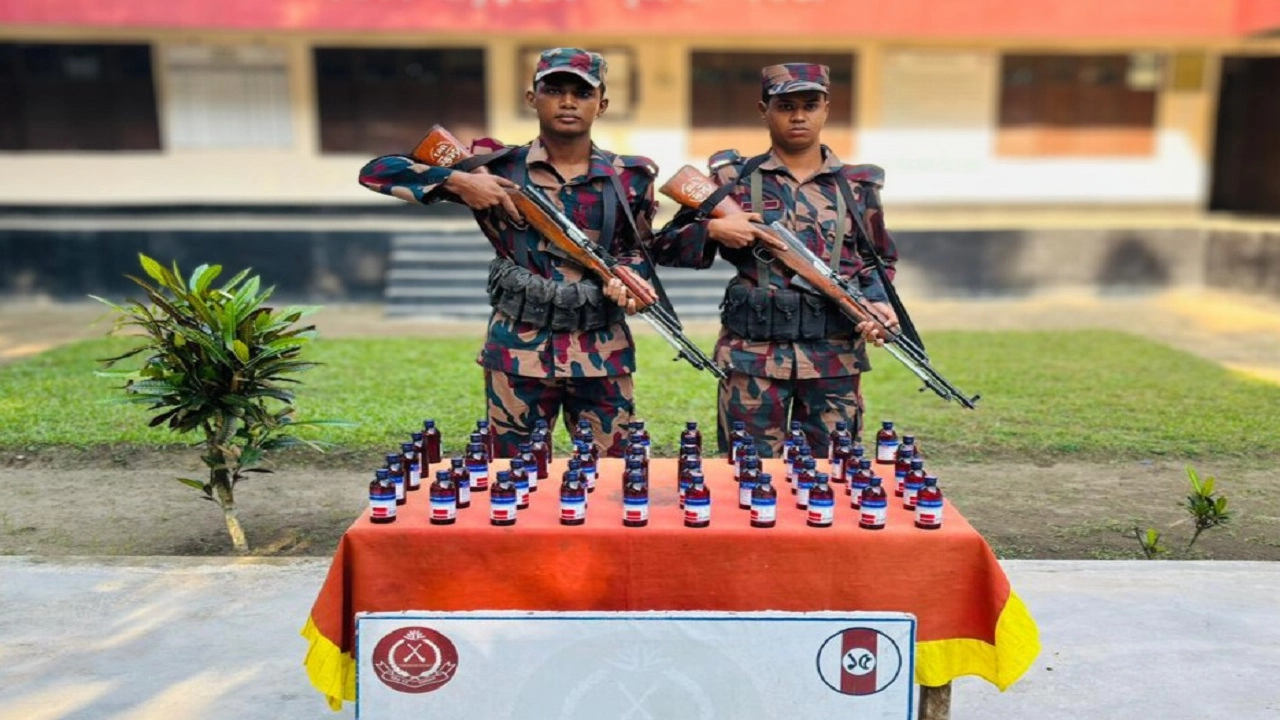 হাতীবান্ধা সীমান্তে বিজিবির অভিযানে ভারতীয় ইস্কাফ সিরাপের চালান জব্দ