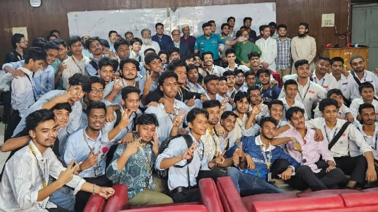 ধানমন্ডি আইডিয়াল কলেজ ও ঢাকা কলেজের শিক্ষার্থীদের মধ্যে শান্তিচুক্তি স্বাক্ষর