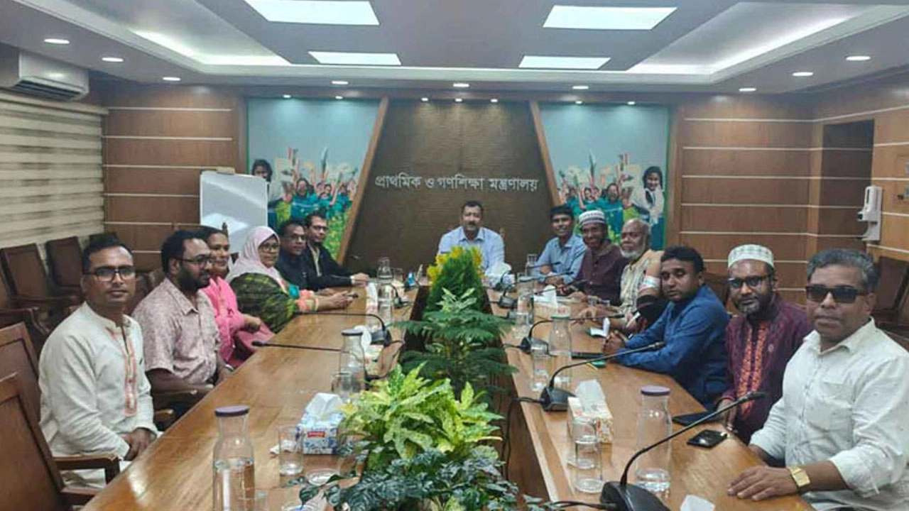 সরকারের আশ্বাসে প্রাথমিক শিক্ষকদের কর্মবিরতি আপাতত স্থগিত