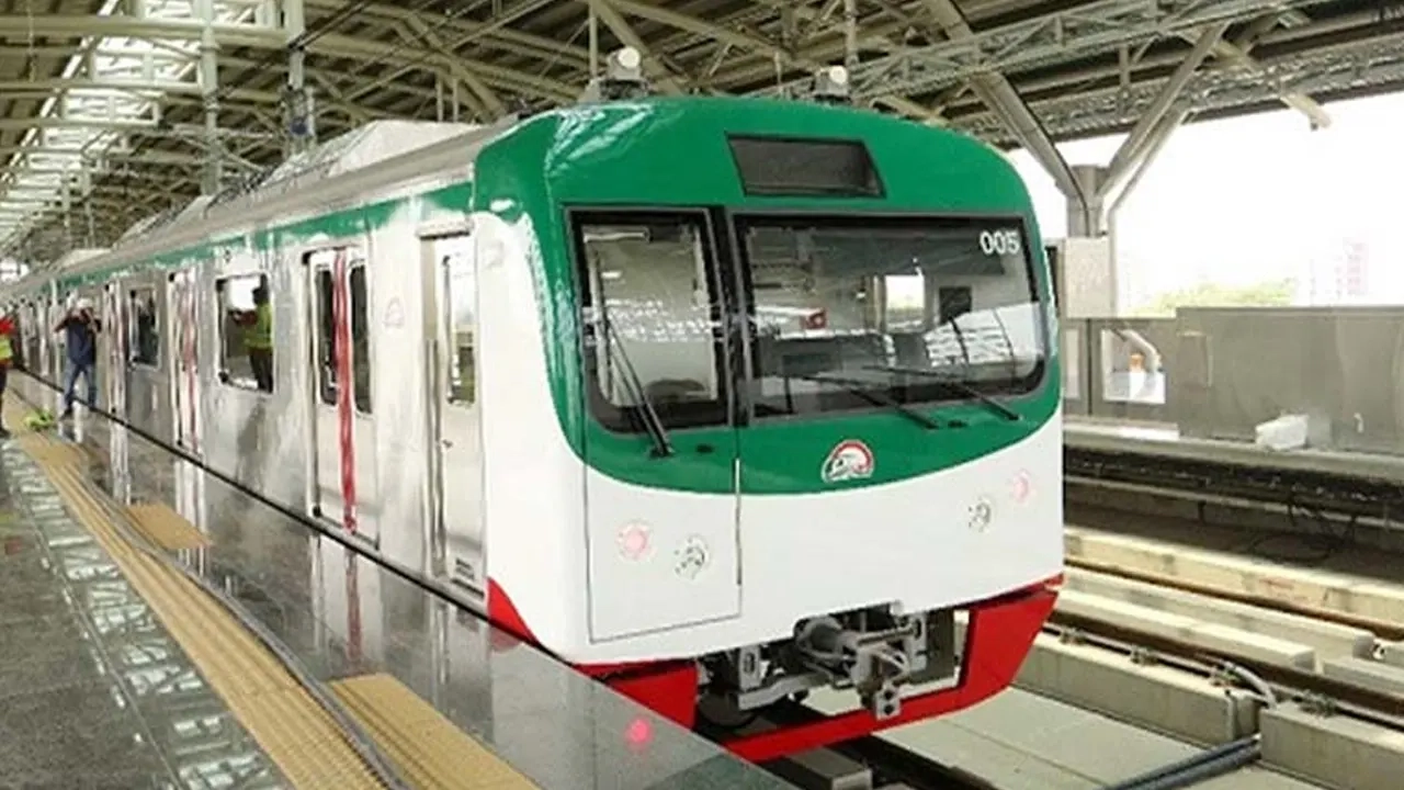 ছুটছে মেট্রোরেল-ফাইল ছবি