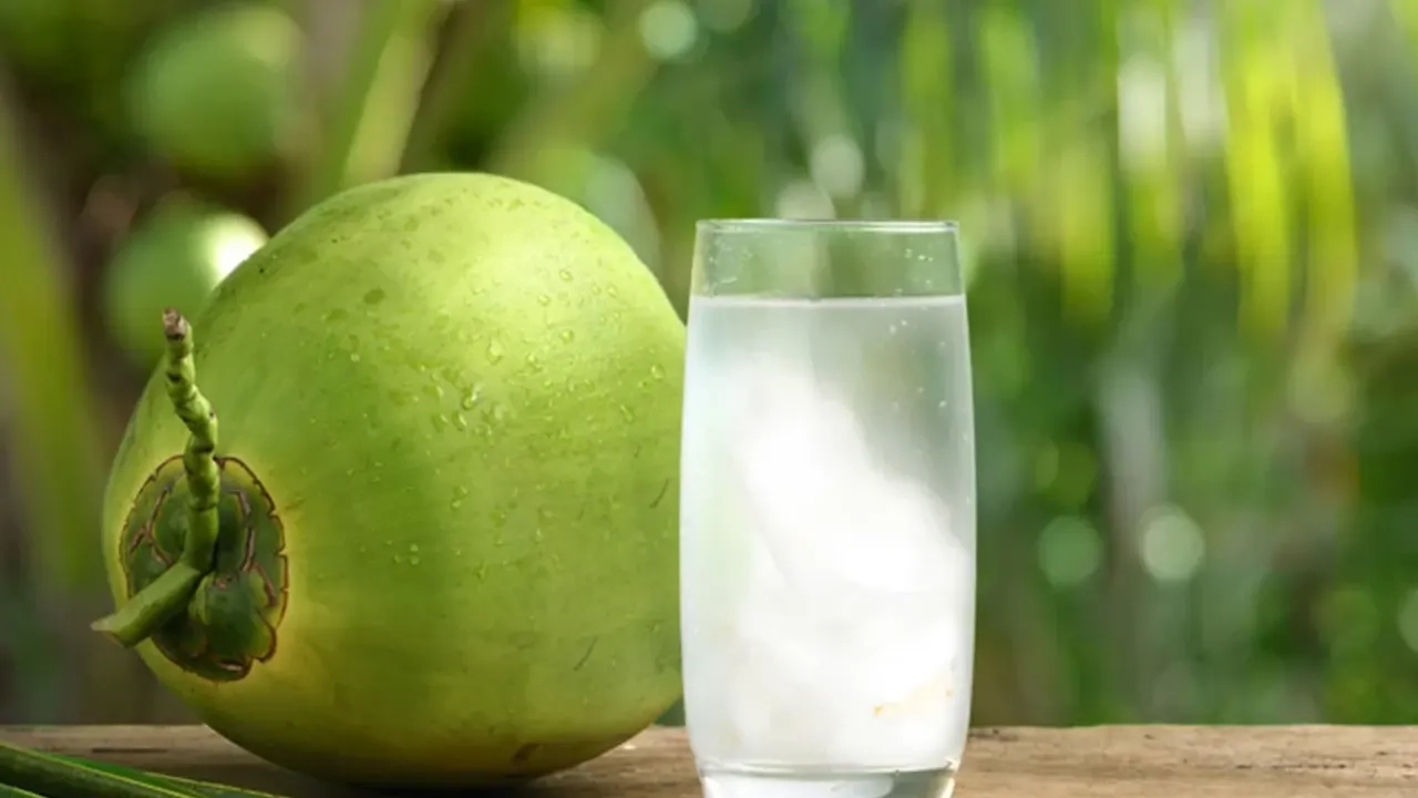 ডাব ও ডাবের পানি-ফাইল ছবি