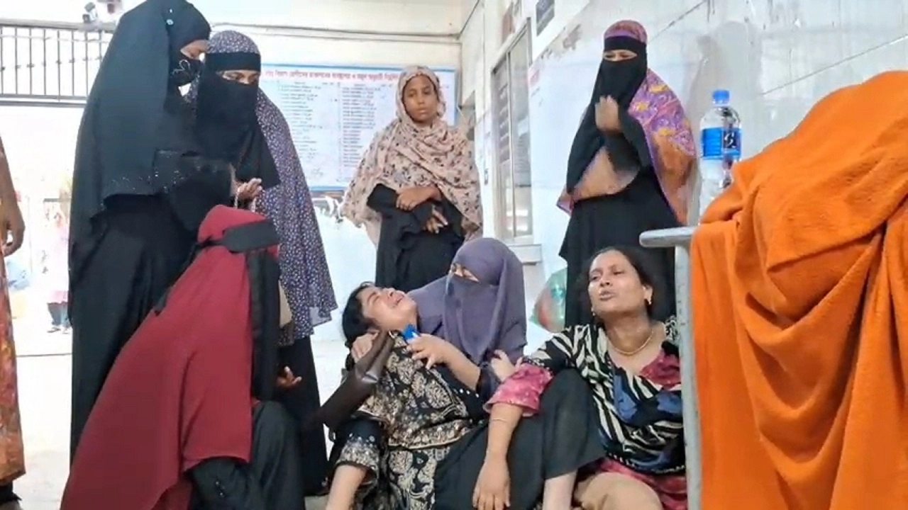 নিহত স্বজনদের আহাজারি