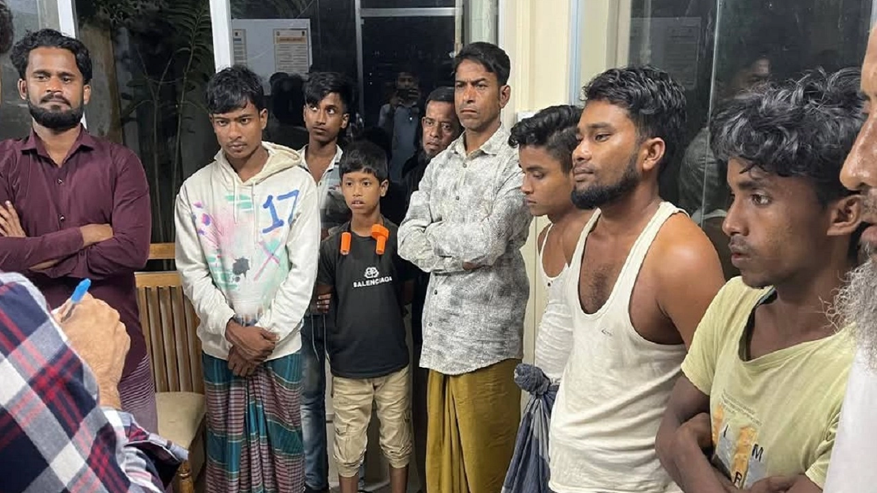 অবৈধভাবে বসবাসরত ১৮ রোহিঙ্গা আটক 