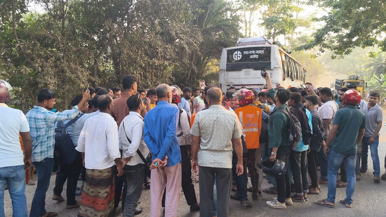 ঝিনাইদহ-কুষ্টিয়া মহাসড়কের আসাননগর এলাকায় দুর্ঘটনা